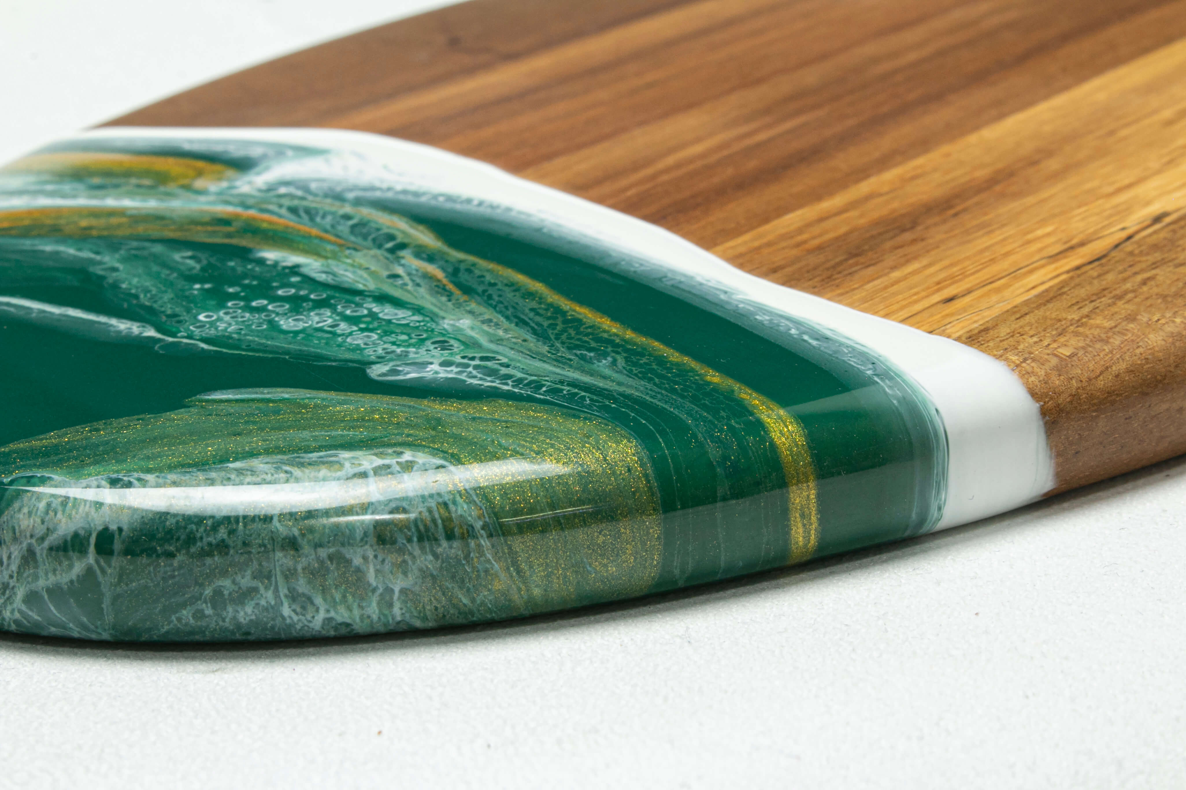 #color_ Emerald Green