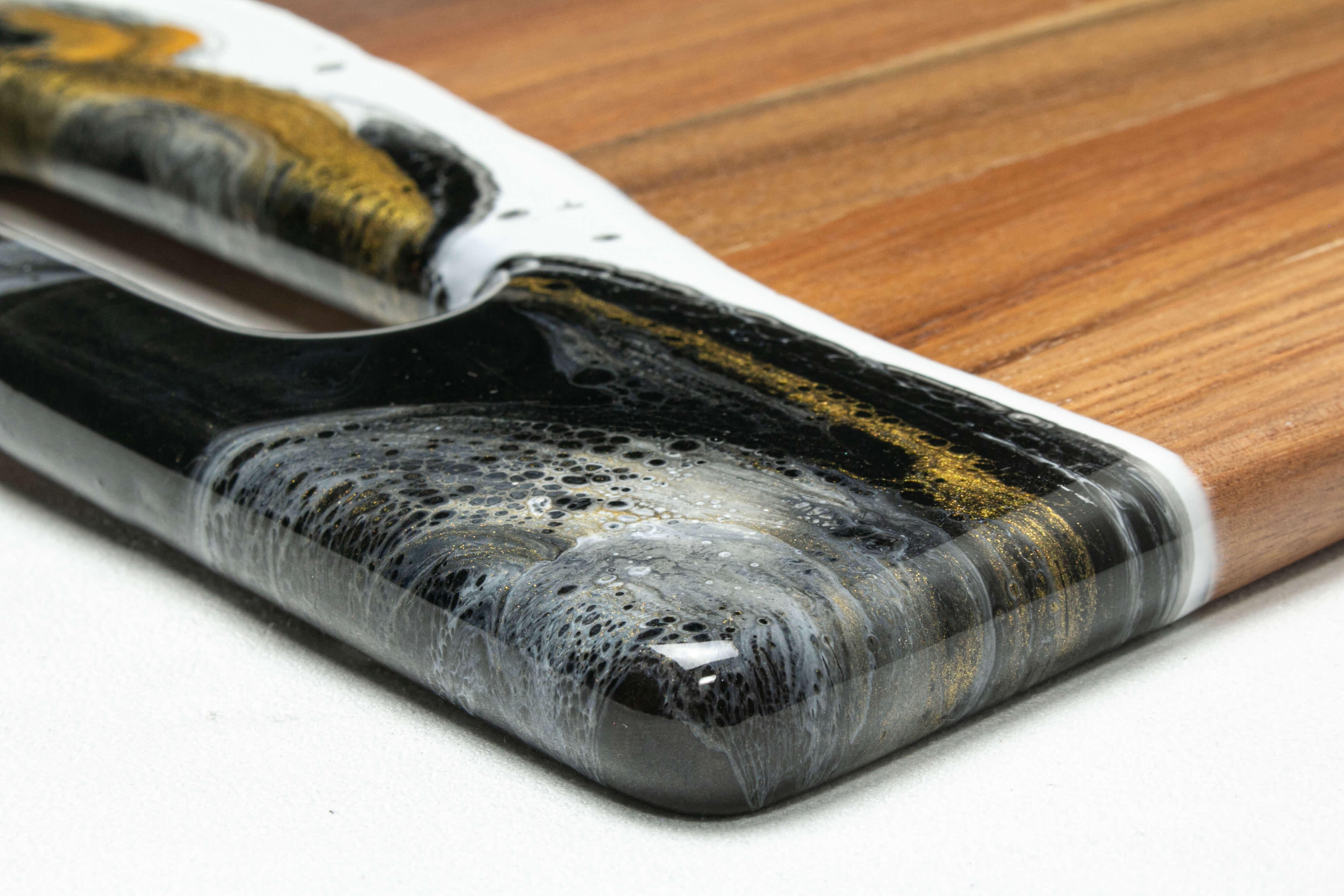 #color_ Ebony Black