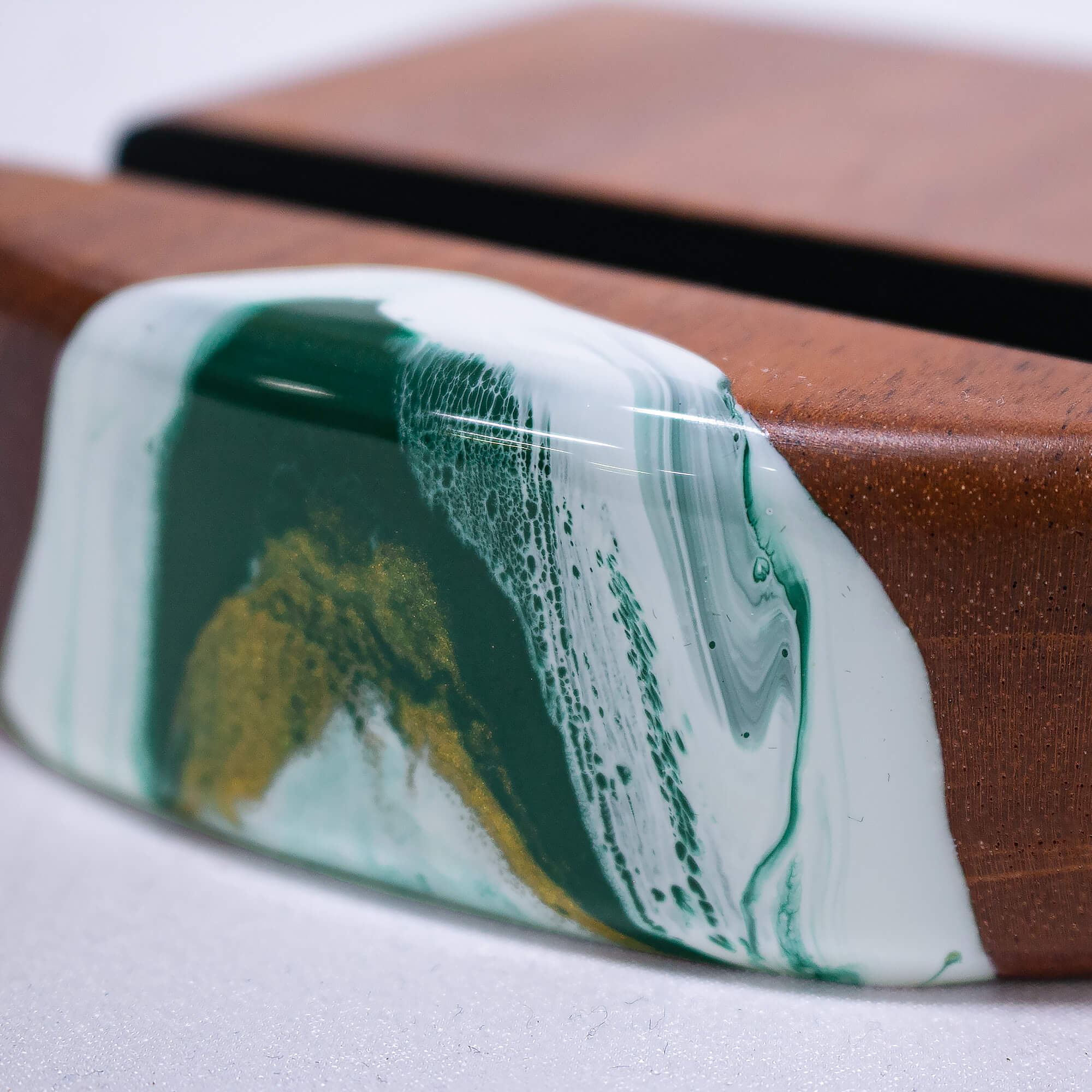 #color_ Emerald Green